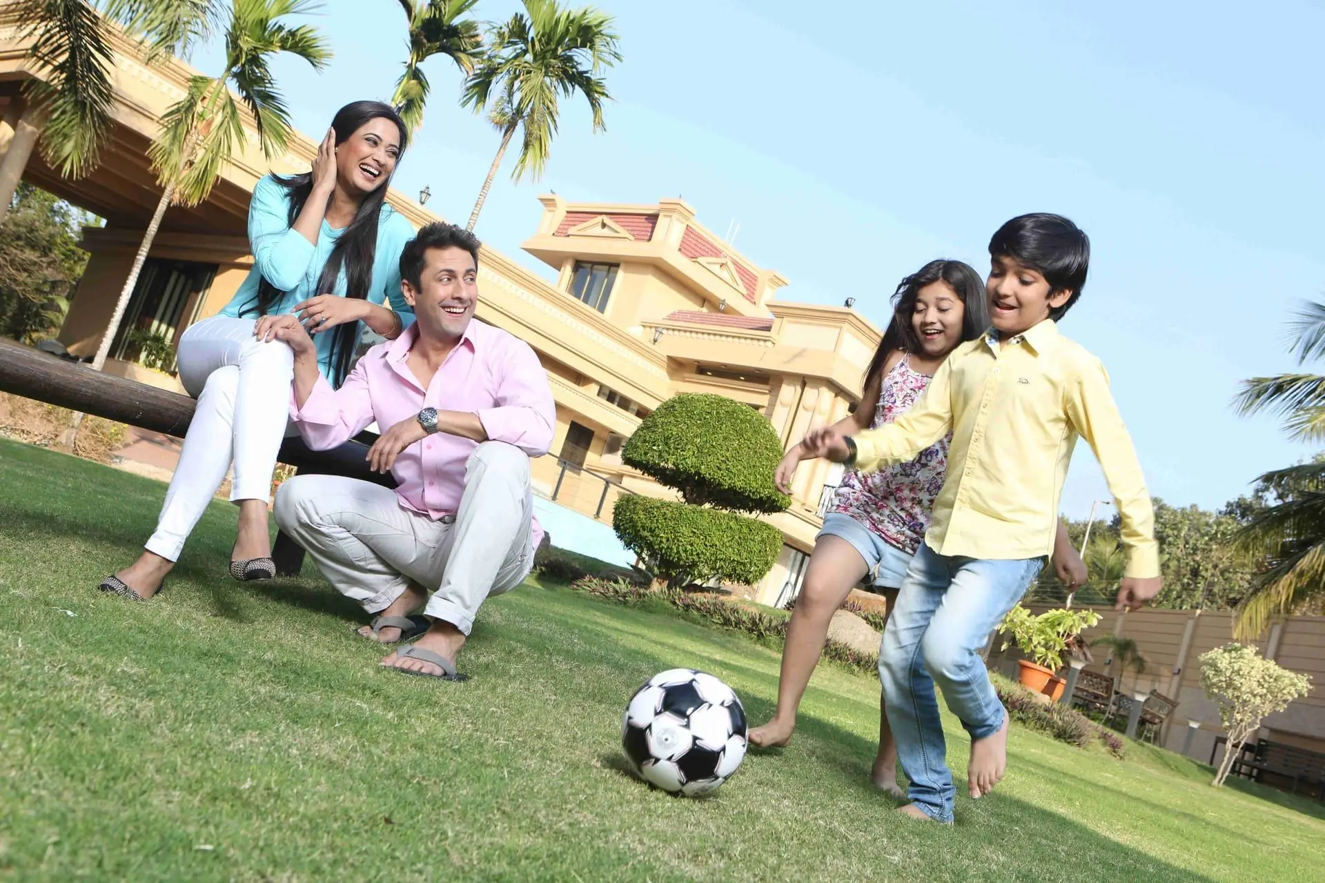 Brand ambassador Shweta Tiwari campaign photo 6 at Royal Heritage, Vasind